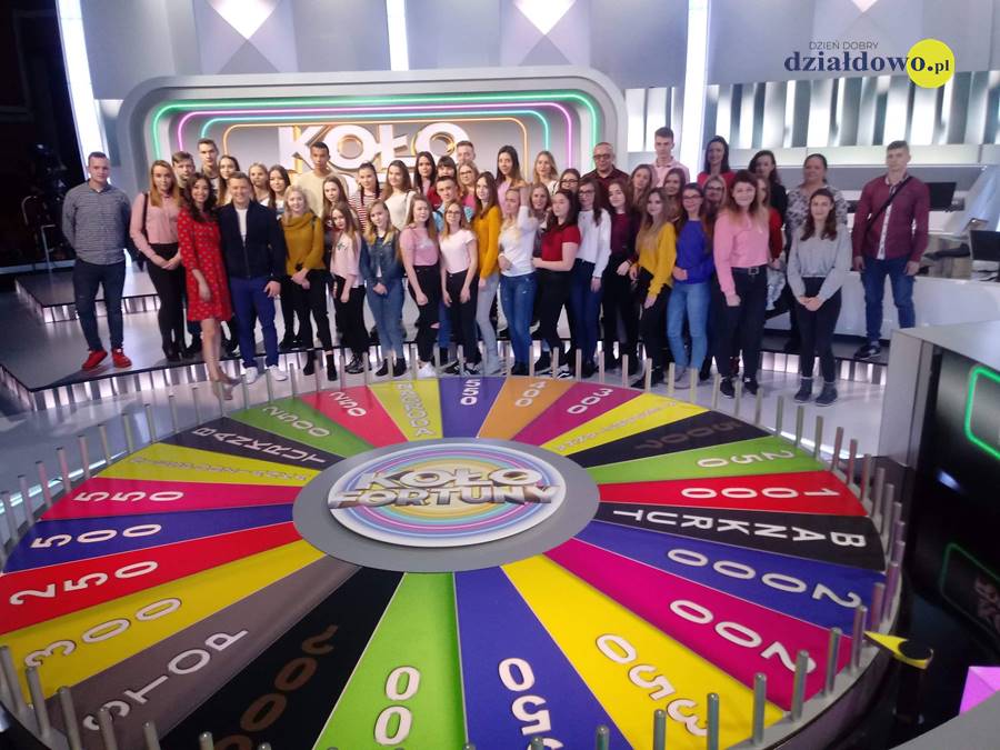 Młodzież II LO na nagraniu programu Koła Fortuny Młodzież II LO na nagraniu programu Koła Fortuny