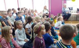 Kolędowanie z uczniami Szkoły Muzycznej w Przedszkolu nr 4 [zdjęcia]