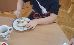 Warsztaty kulinarne z Małym Misiem w Przedszkolu nr 4