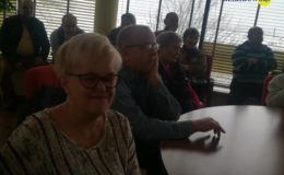 Podopieczni Caritasu na wycieczce w Dekorglassie