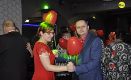 Romantyczny bal w klimacie Walentynek [zdjęcia]