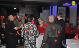 Romantyczny bal w klimacie Walentynek [zdjęcia]