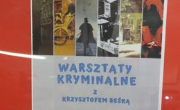 W naszej bibliotece odbyły się warsztaty kryminalne Krzysztofem Beśką [zdjęcia]