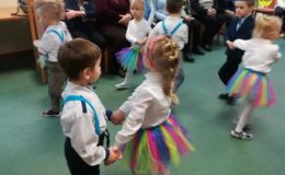 Wizyta przedszkolaków w Klubie Seniora