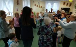 Wizyta przedszkolaków w Klubie Seniora