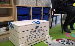 Zaangażowano seniorów w czytane bajek przedszkolakom