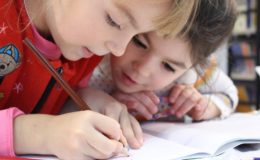 Zapisy dzieci do klas I obwodowych szkół podstawowych trwają do 28 lutego. Prosimy o terminowe złożenie kart zgłoszeniowych