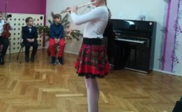 Kolędowanie z uczniami Szkoły Muzycznej w Przedszkolu nr 4