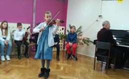 Kolędowanie z uczniami Szkoły Muzycznej w Przedszkolu nr 4