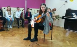 Kolędowanie z uczniami Szkoły Muzycznej w Przedszkolu nr 4