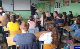 Spotkanie policjantek z szóstoklasistami