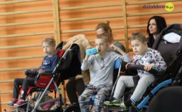 Seniorzy i dzieci wystawili przedstawienie „Jaś i Małgosia”