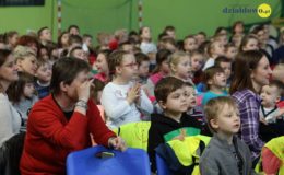 Seniorzy i dzieci wystawili przedstawienie „Jaś i Małgosia”