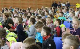 Seniorzy i dzieci wystawili przedstawienie „Jaś i Małgosia”