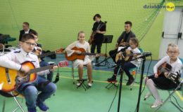 Seniorzy i dzieci wystawili przedstawienie „Jaś i Małgosia”