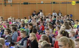 Seniorzy i dzieci wystawili przedstawienie „Jaś i Małgosia”