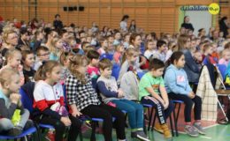 Seniorzy i dzieci wystawili przedstawienie „Jaś i Małgosia”