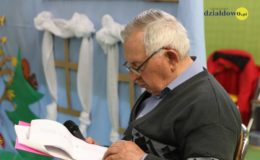 Seniorzy i dzieci wystawili przedstawienie „Jaś i Małgosia”