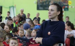Seniorzy i dzieci wystawili przedstawienie „Jaś i Małgosia”