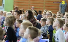 Seniorzy i dzieci wystawili przedstawienie „Jaś i Małgosia”