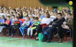 Seniorzy i dzieci wystawili przedstawienie „Jaś i Małgosia”
