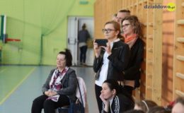 Seniorzy i dzieci wystawili przedstawienie „Jaś i Małgosia”