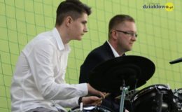 Seniorzy i dzieci wystawili przedstawienie „Jaś i Małgosia”