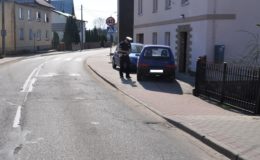 Potrącenie rowerzystki, motorowerzysta, który się wywrócił na drodze i nietrzeźwy motorowerzysta
