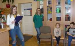 Pasowanie na czytelnika uczniów klas pierwszych w Szkole Podstawowej nr 1 [zdjęcia]