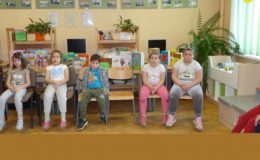 Pasowanie na czytelnika uczniów klas pierwszych Szkole Podstawowej nr 1