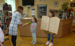 Pasowanie na czytelnika uczniów klas pierwszych Szkole Podstawowej nr 1