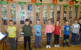 Pasowanie na czytelnika uczniów klas pierwszych Szkole Podstawowej nr 1