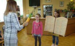 Pasowanie na czytelnika uczniów klas pierwszych Szkole Podstawowej nr 1