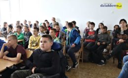 Licealiści z Polnej zachęcają do sadzenia roślin miododajnych [zdjęcia]