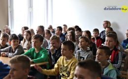 Licealiści z Polnej zachęcają do sadzenia roślin miododajnych