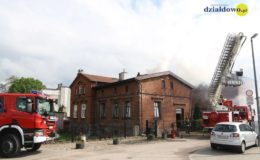 Pożar sadzy w kominie w domach jednorodzinnych [film, zdjęcia]