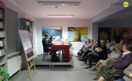 „Napisz do mnie”. Teatr przy stoliku w naszej bibliotece