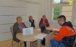 Seniorzy wzięli udział w Grze Miejskiej „Podróż po Unii Europejskiej” [zdjęcia]