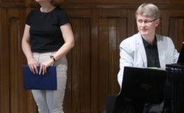 Uczniowie szkoły muzycznej grali dla młodszych kolegów
