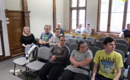 Uczniowie szkoły muzycznej grali dla młodszych kolegów
