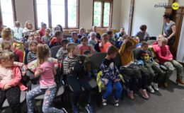 Uczniowie szkoły muzycznej grali dla młodszych kolegów