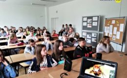 Licealiści z Polnej zachęcają do sadzenia roślin miododajnych