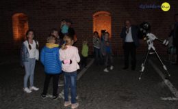 Nocne zwiedzanie zamku i liczenie gwiazd