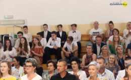 Gimnazjaliści, ósmoklasiści i uczniowie „Jedynki” pożegnali szkołę [film, zdjęcia]