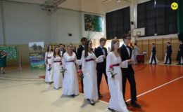 Gimnazjaliści, ósmoklasiści i uczniowie „Jedynki” pożegnali szkołę