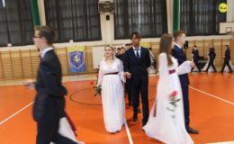 Gimnazjaliści, ósmoklasiści i uczniowie „Jedynki” pożegnali szkołę