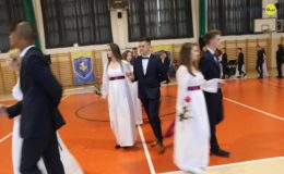 Gimnazjaliści, ósmoklasiści i uczniowie „Jedynki” pożegnali szkołę