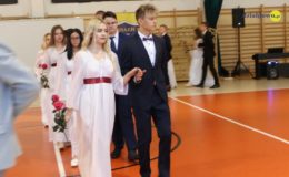 Gimnazjaliści, ósmoklasiści i uczniowie „Jedynki” pożegnali szkołę