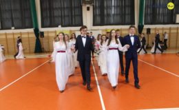 Gimnazjaliści, ósmoklasiści i uczniowie „Jedynki” pożegnali szkołę