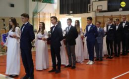 Gimnazjaliści, ósmoklasiści i uczniowie „Jedynki” pożegnali szkołę